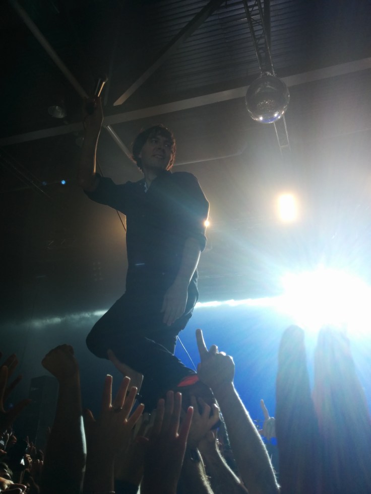 Crowdsufing level: Standing on People's hands